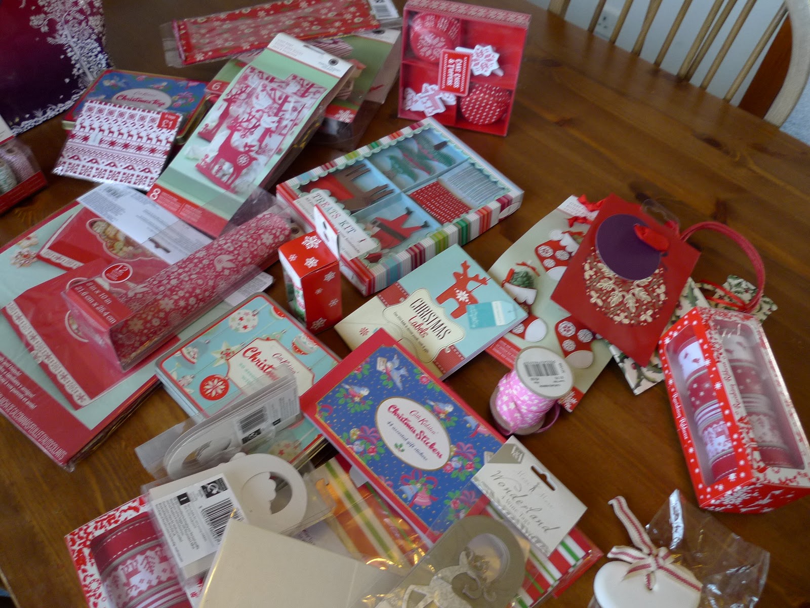 Simplicity is the New Black Wrapping Christmas Gifts