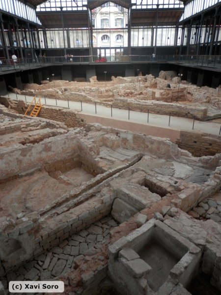 Vista hacia el carrer Fusina del yacimiento arqueológico del Born (Barcelona 1714)