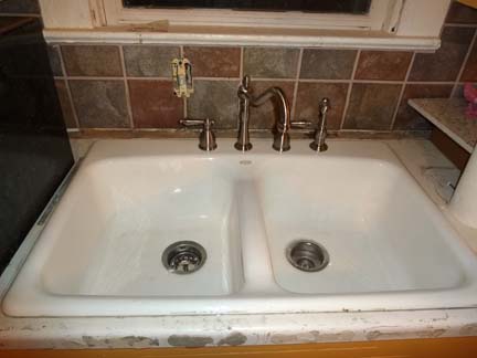 Running The Kitchen Sink Drains In The Bath Tub Running The Kitchen Sink Drains In The Bath Tub