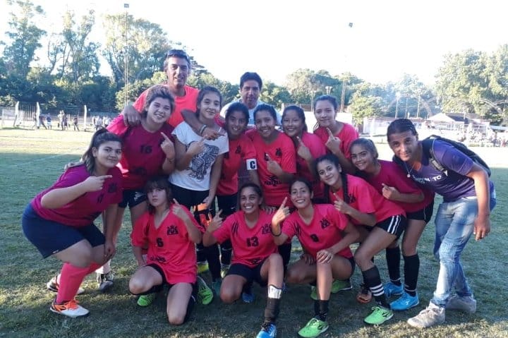 Historia de Fútbol Capitán Sarmiento: LAS CHICAS DE INDEPENDIENTE