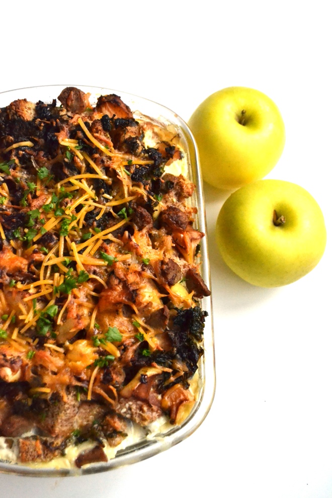 Sausage and Apple Breakfast Strata is simple to make, full of flavor and nutritious with sautéed kale, onions, apples, whole-grain bread and eggs. Make ahead and eat during the week or serve to a crowd on the weekends! www.nutritionistreviews.com