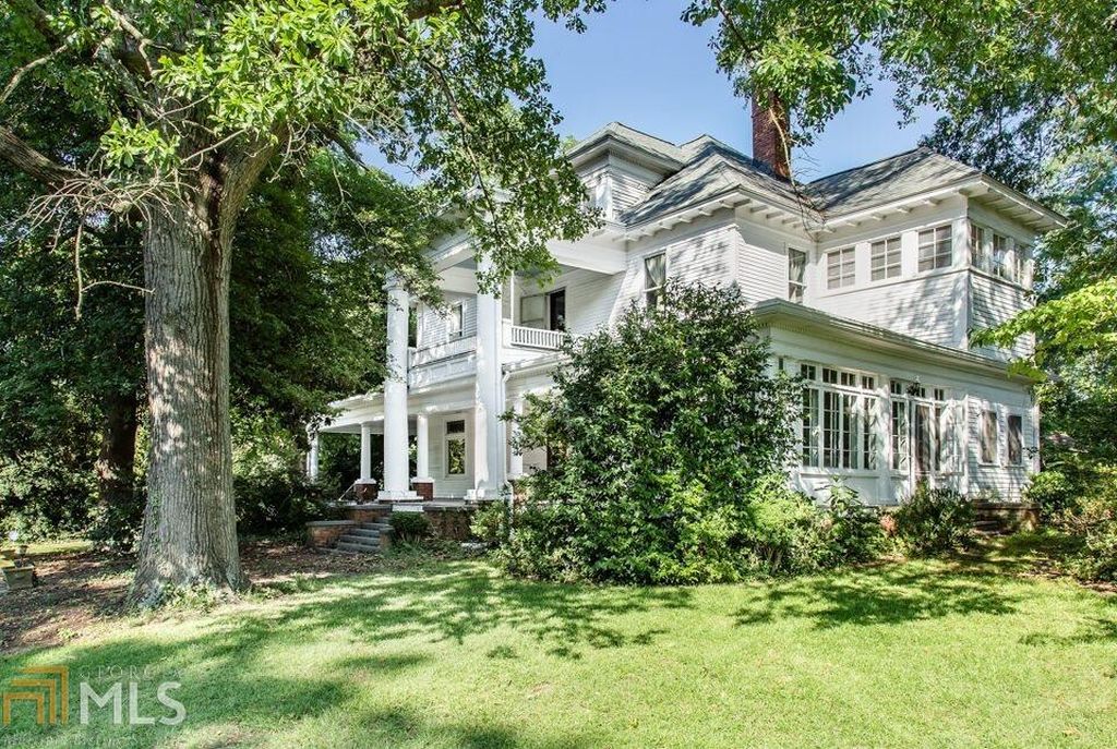 Sweet House Dreams Booth House, 1858 Victorian in Bowman,