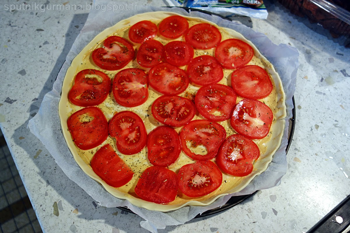 Тонкий тарт с помидорами-приготовление