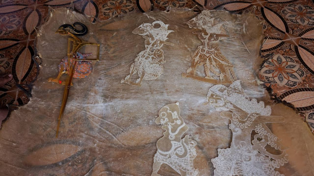 Lembaran Kulit Kerbau Bahan Baku Wayang Kulit Sidowarno