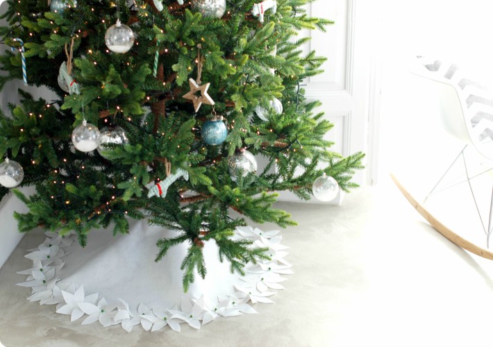 7 Ideas para ocultar el pie de árbol de Navidad