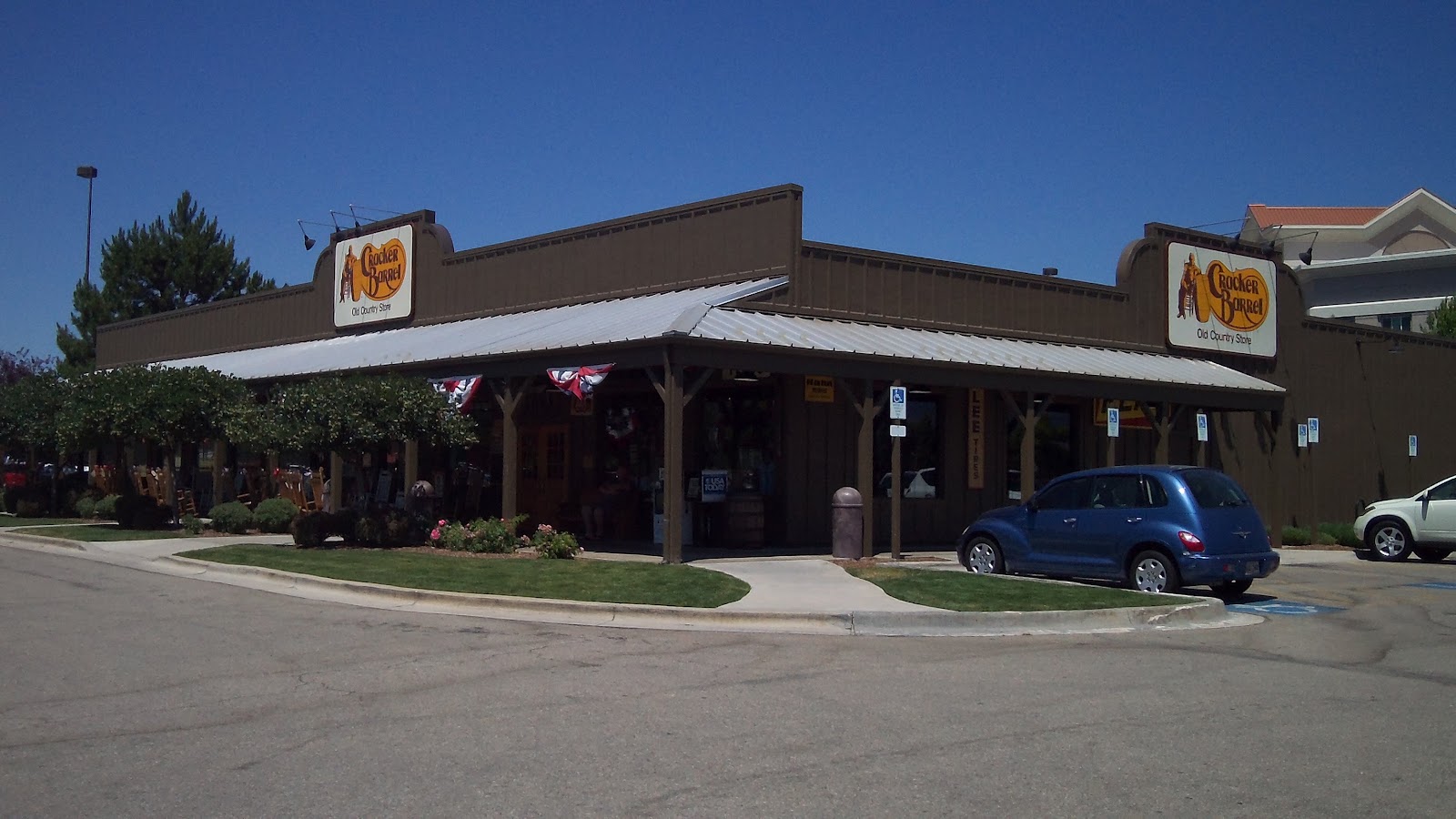 Viajando Pela América e Outros Lugares Almoçando no Cracker Barrel de