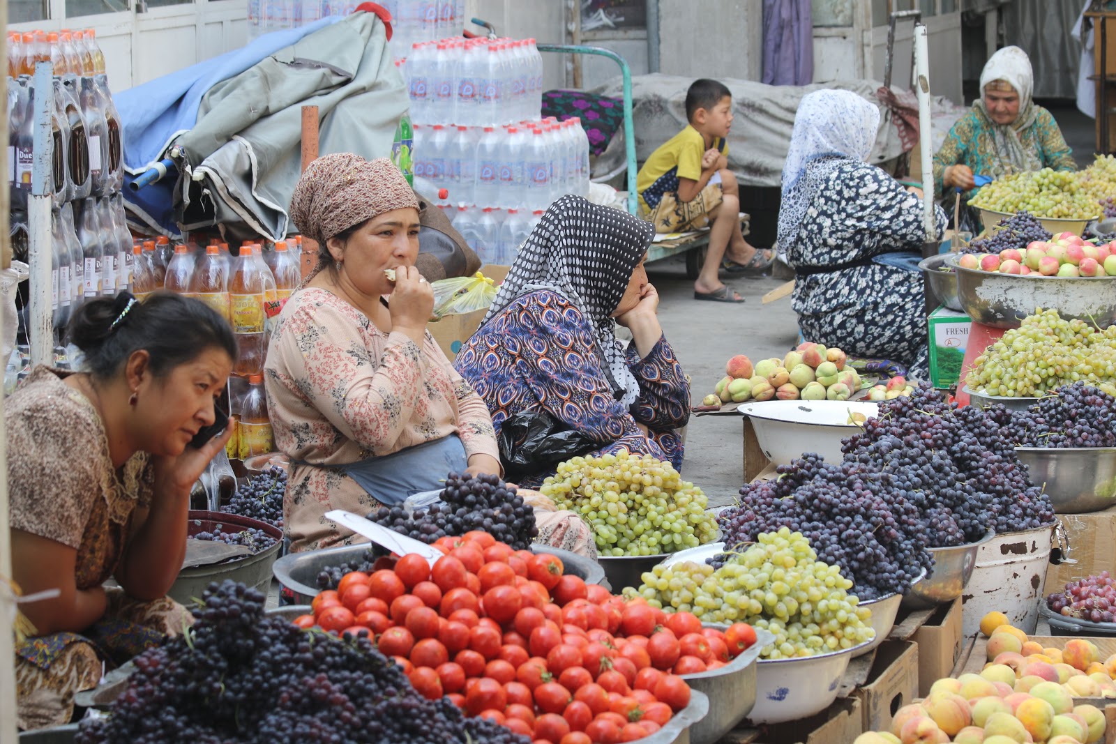 Погода хужанд. Рынок Таджикистан Худжанд. Таджикистан город Худжанд ринок. Таджикистан Восточный базар в Худжанд. Узбекистан Восточный рынок.
