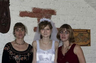 Funny pictures of people - is something the bridegroom delayed