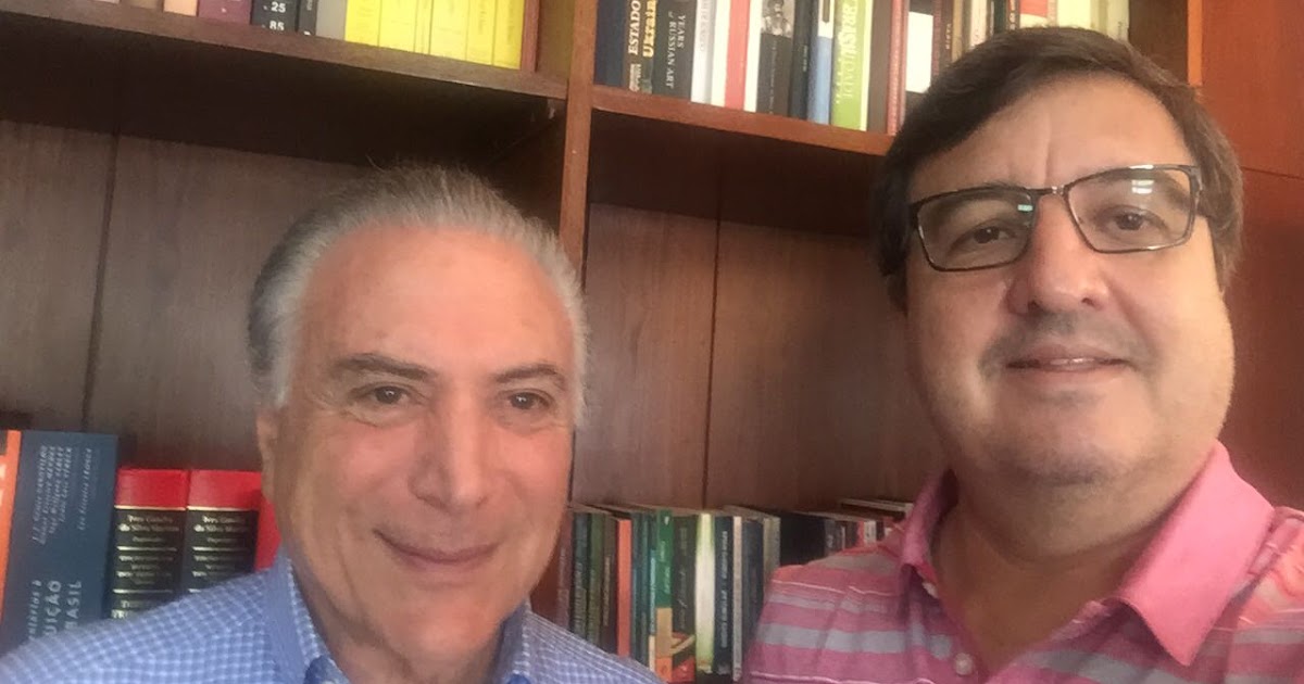 Resultado de imagem para danilo forte ganha dinheiro para votar
