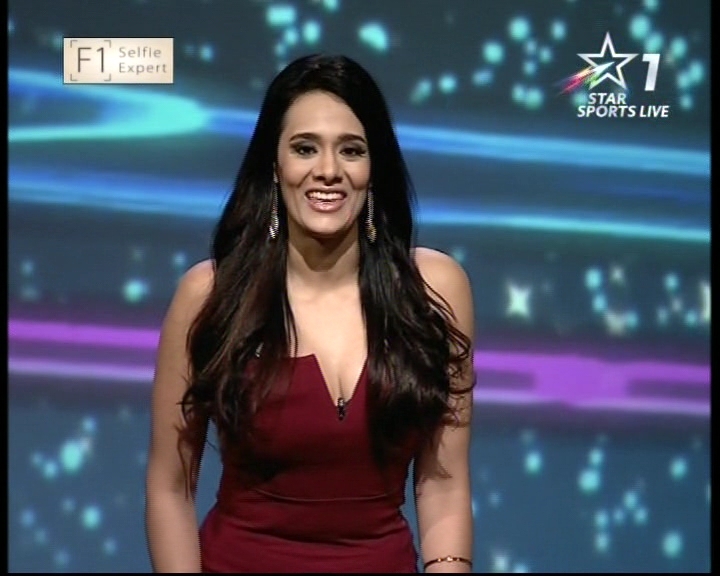 Star Sports Tv Anchor Mayanti Langer Hot In Red Wt20