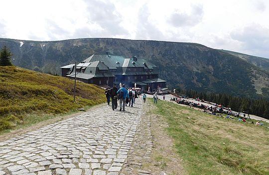 Schronisko PTTK „Strzecha Akademicka” (1258 m n.p.m.). Schronisko PTTK „Strzecha Akademicka” (1258 m n.p.m.).