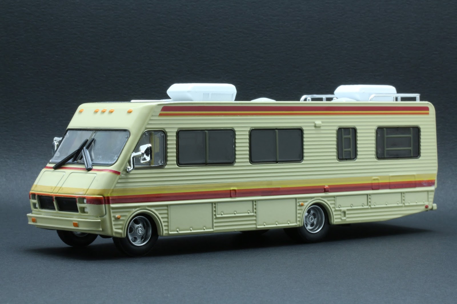 Diecast Hobbist: 1986 Fleetwood Bounder