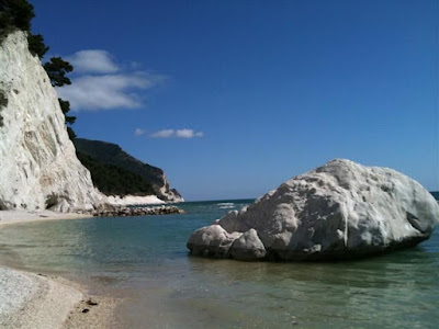 la spiaggia del frate e le tre punte