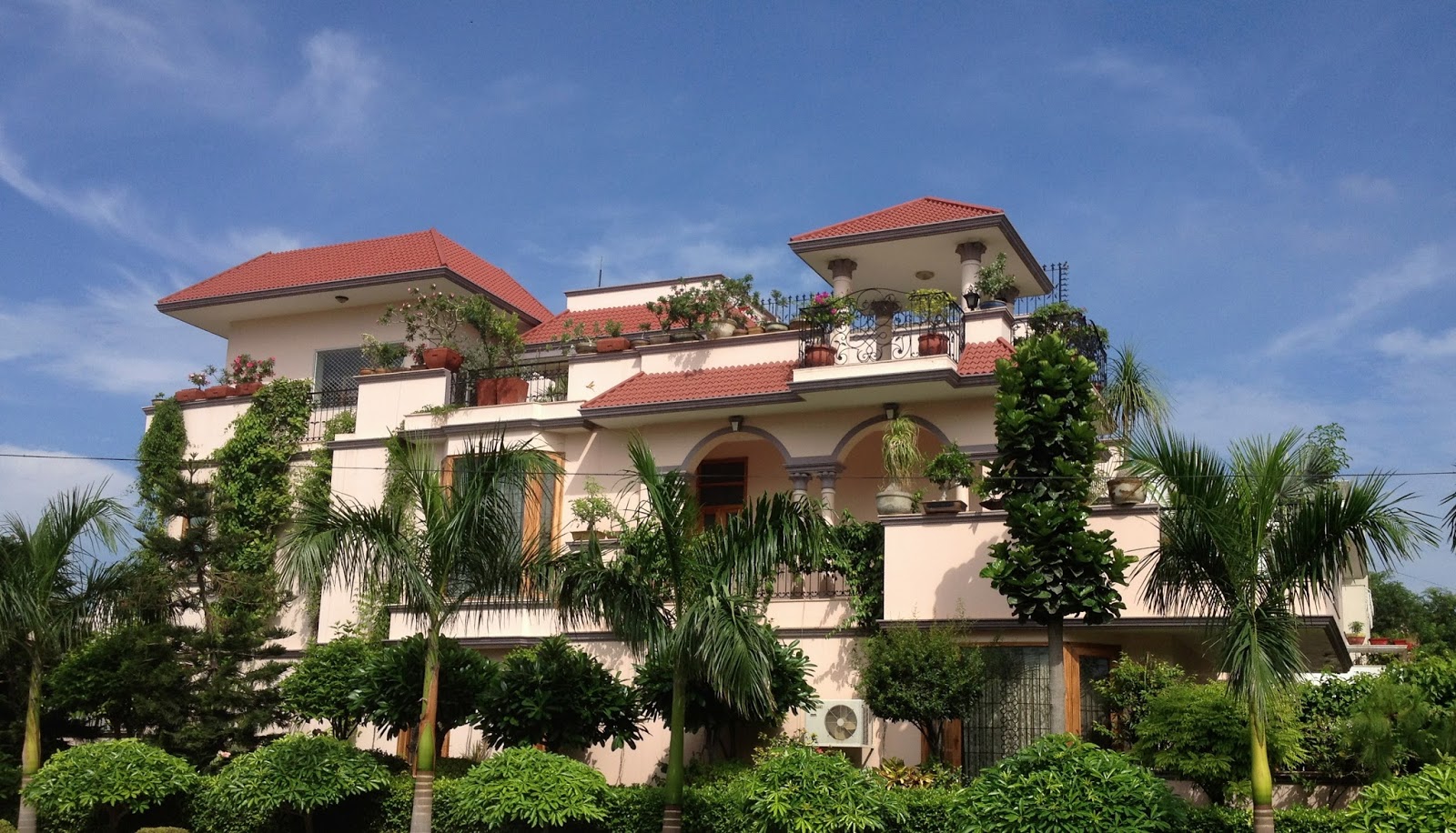 The House of Susanna / my life in India Gurgaon does have areas with