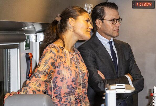 Crown Princess Victoria wore a printed floral silk dress from HM Conscious Exclusive collection, and Saint Laurent sandals. Quidam clutch