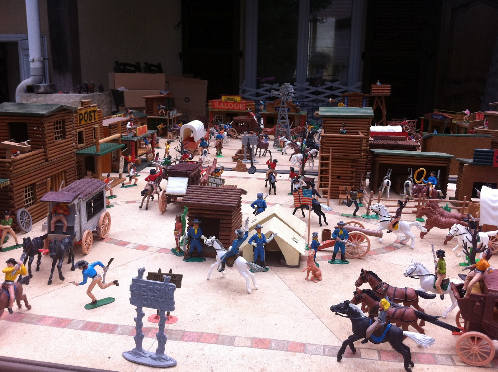FIGURINES FARWEST diorama "jecsan city"
