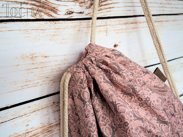 drawstring bagpack, rope tied bag, bag, rucksack, duffel bag, duffle bag, hare, rabbit, spring hare, Lewis & Irene, Washpapa, vegan leather, March hare, spring, beach bag, washable paper, craft paper, printed coton, quilting cotton, 
