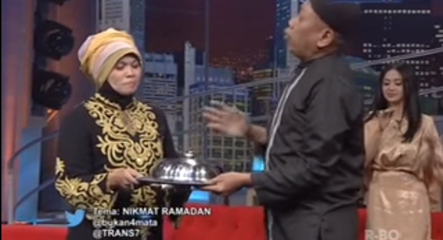 Video Kenangan Tukul Arwana Bercanda Kocak di Depan Sang Istri