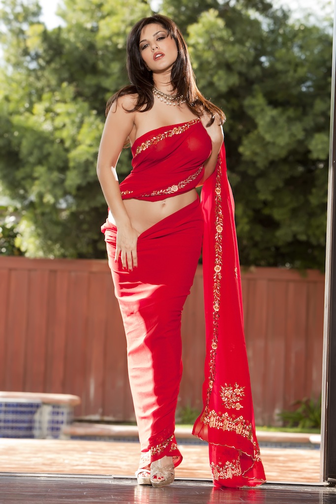 Indian Hot Actress Sunny Leone Sizzling Hot N Sexy Pics In Red Saree