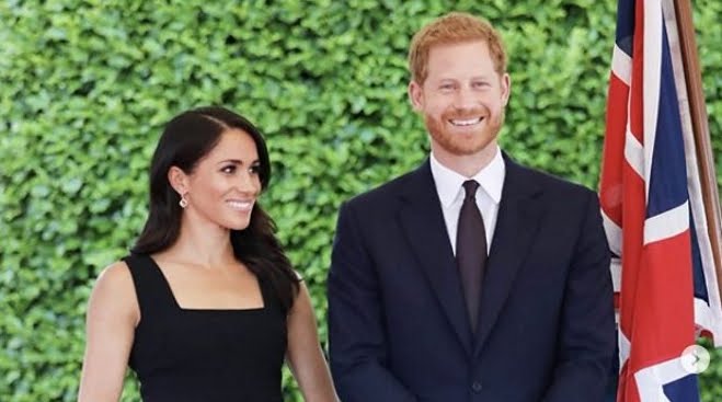 Principe Harry e Meghan Markle: esperienza con fulmine in volo. Principe Harry e Meghan Markle: esperienza con fulmine in volo.