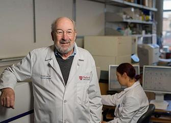Tiến sỹ Ronald Levy- trưởng nhóm nghiên cứu vắc xin ung thư đại học Stanford