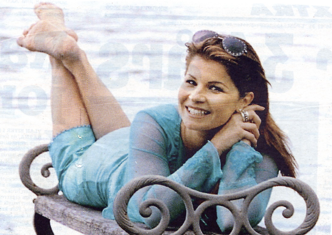 SWEDISH CELEBRITY FEET: Carola Häggkvist