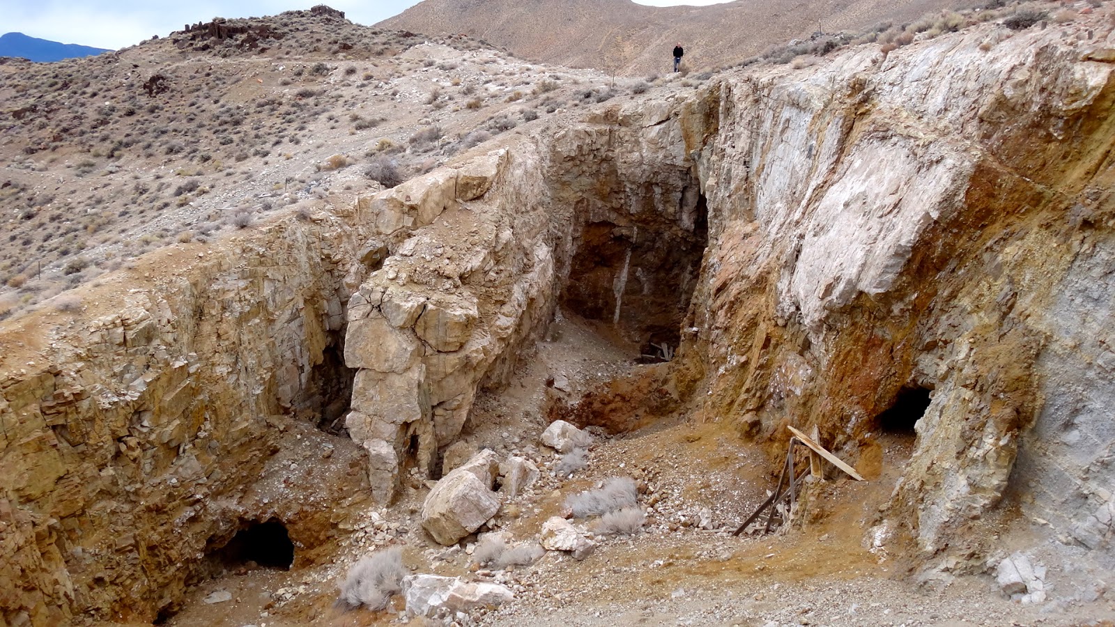 The Fly Syndicate Off Roading in Nevada The Tungsten Workings of the