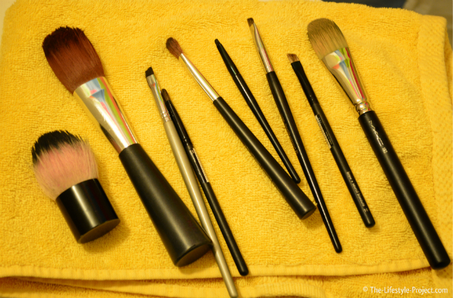 benefits-clean-makeup-brushes