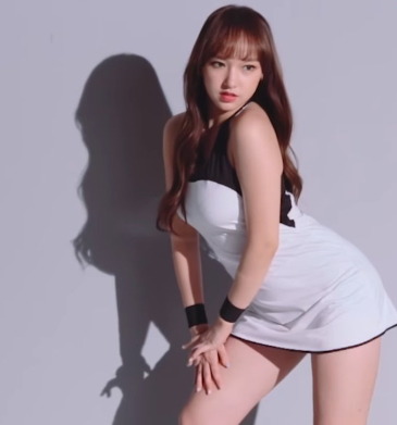 Survey of 100 kpop idols Which female kpop idol has the sexiest body? 