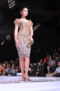 Dress batik kombinasi brokat untuk pesta Dress batik kombinasi brokat untuk pesta