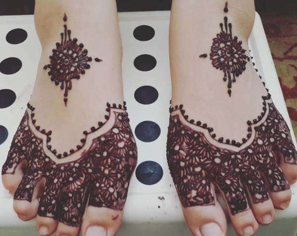 gambar motif henna di kaki gambar motif henna di kaki