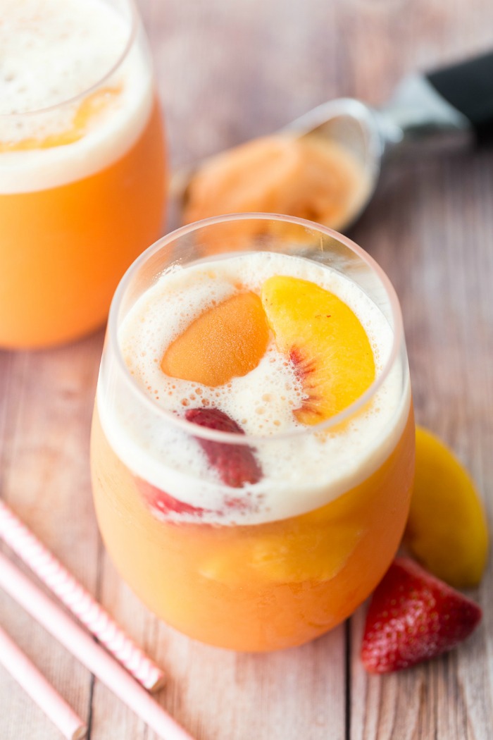 Mama Loves Food! Strawberry Peach Ginger Ale Party Punch Recipe!