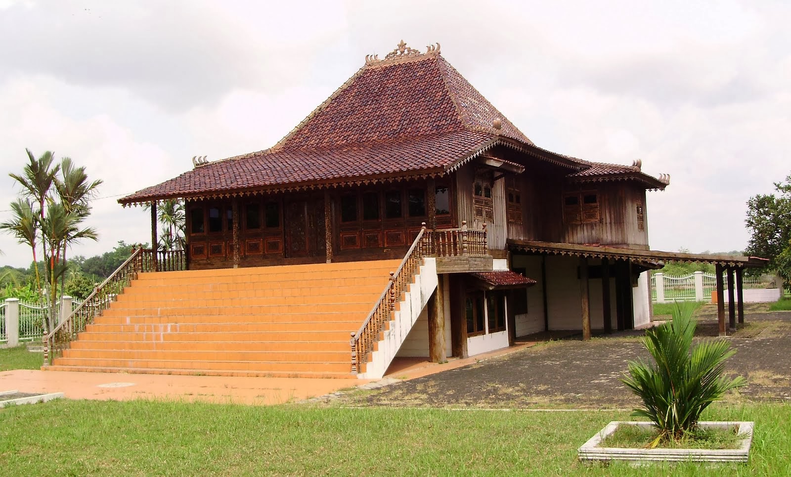Rumah adat limas- sumatera selatan: Gambar Rumah Adat 