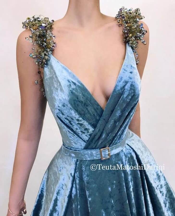A Designer Makes Gorgeous Dresses Any Woman Would Fall For A Designer Makes Gorgeous Dresses Any Woman Would Fall For