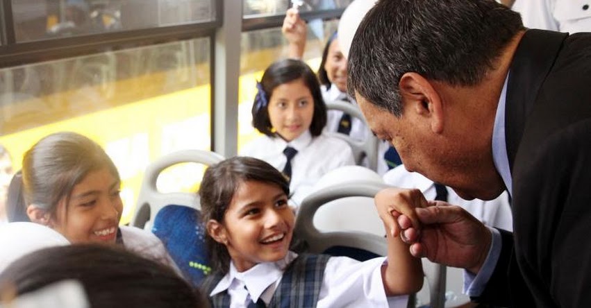 Entregan 14 nuevos buses a colegios de la FAP, informó el Ministerio de Defensa - MINDEF - www.mindef.gob.pe Entregan 14 nuevos buses a colegios de la FAP, informó el Ministerio de Defensa - MINDEF - www.mindef.gob.pe