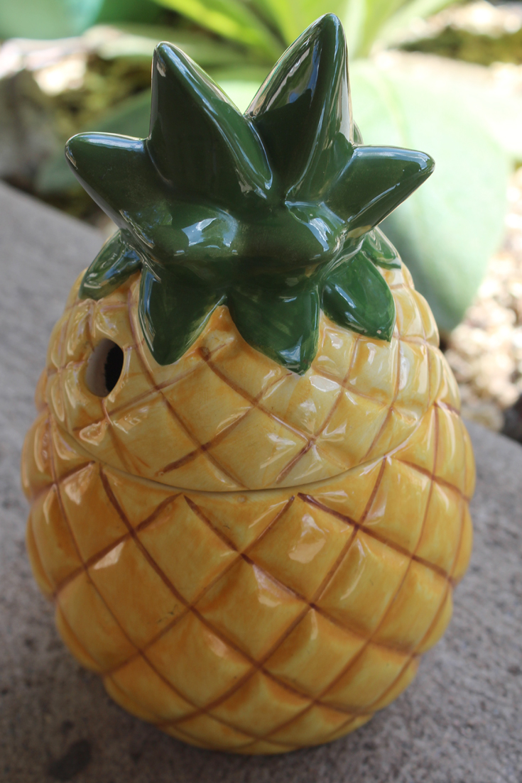 https://4.bp.blogspot.com/-11AO2uGQd70/Wve-7hDfFqI/AAAAAAABSXs/ovFmFsUkKkA9oYOca3HzwrhcoIsEJ0QVACLcBGAs/s1600/ceramic%2Bpineapple%2Bpainted%2Bwhite%2Band%2Bgold%2Bcraft%2Bdiy%2B%25286%2529.JPG