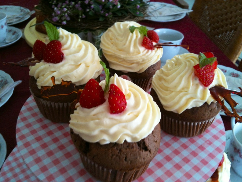 Young, Fresh &amp; Delicious Food Blog: Schokoladen Cupcakes mit Vanille ...