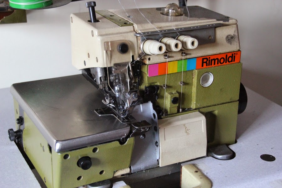 maquina de coser overlock costura. Clases de costura gratis