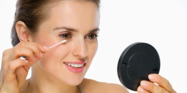 5 Cara Cerdas Manfaatkan Cotton Bud Untuk Kecantikan Anda 5 Cara Cerdas Manfaatkan Cotton Bud Untuk Kecantikan Anda