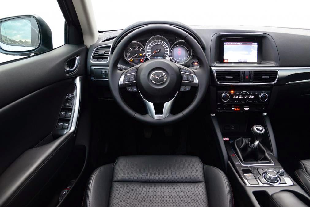 Отличия мазда сх5. Mazda CX-5 2015. Mazda CX 5 2015 Interior. Mazda CX 5 2015 салон. Mazda CX-5 2.5 2015.