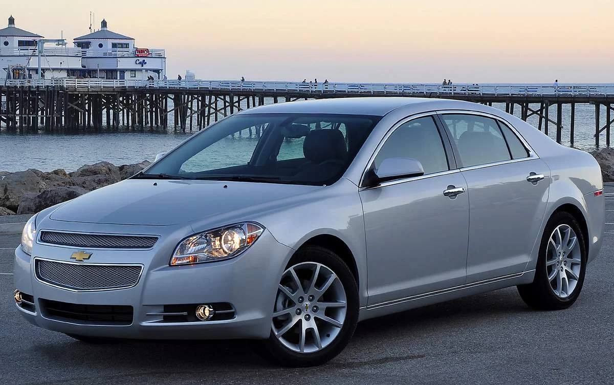 Chevrolet Malibu é chamado para recall: falha na luz de freio