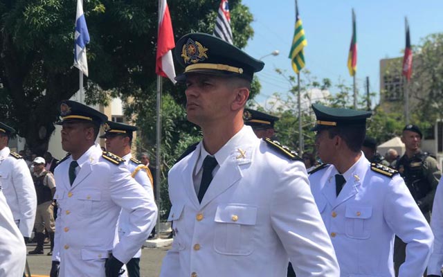 Subcomandante da 24ª CIPM de Jacobina recebe honraria em Salvador