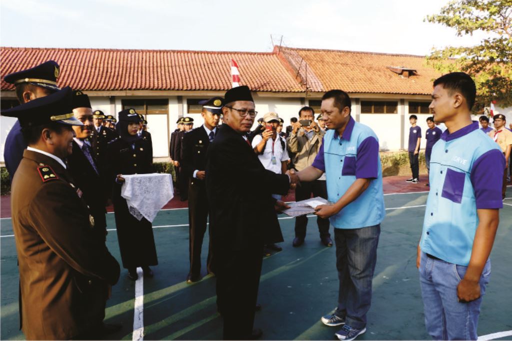 HUT RI ke 71 Tahun, 30 Warga Binaan Lapas Subang Dapat Remisi Bebas HUT RI ke 71 Tahun, 30 Warga Binaan Lapas Subang Dapat Remisi Bebas