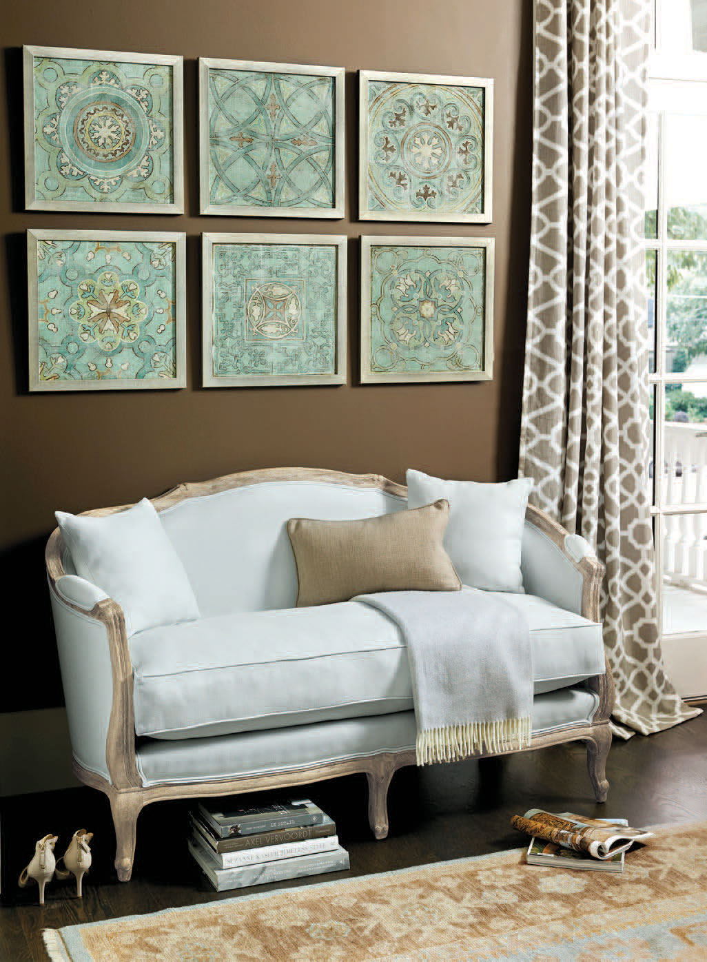 10 MustBuy Home Staging Accessories