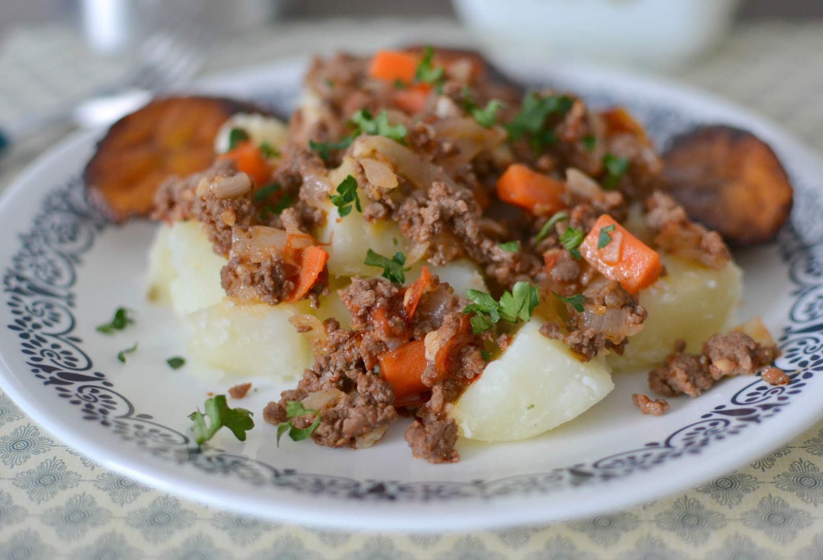 Ground Beef and Vegetables with Garlic Seasoned Potatoes Recipe
