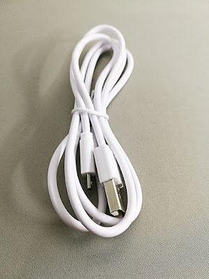 充電用microUSBケーブル