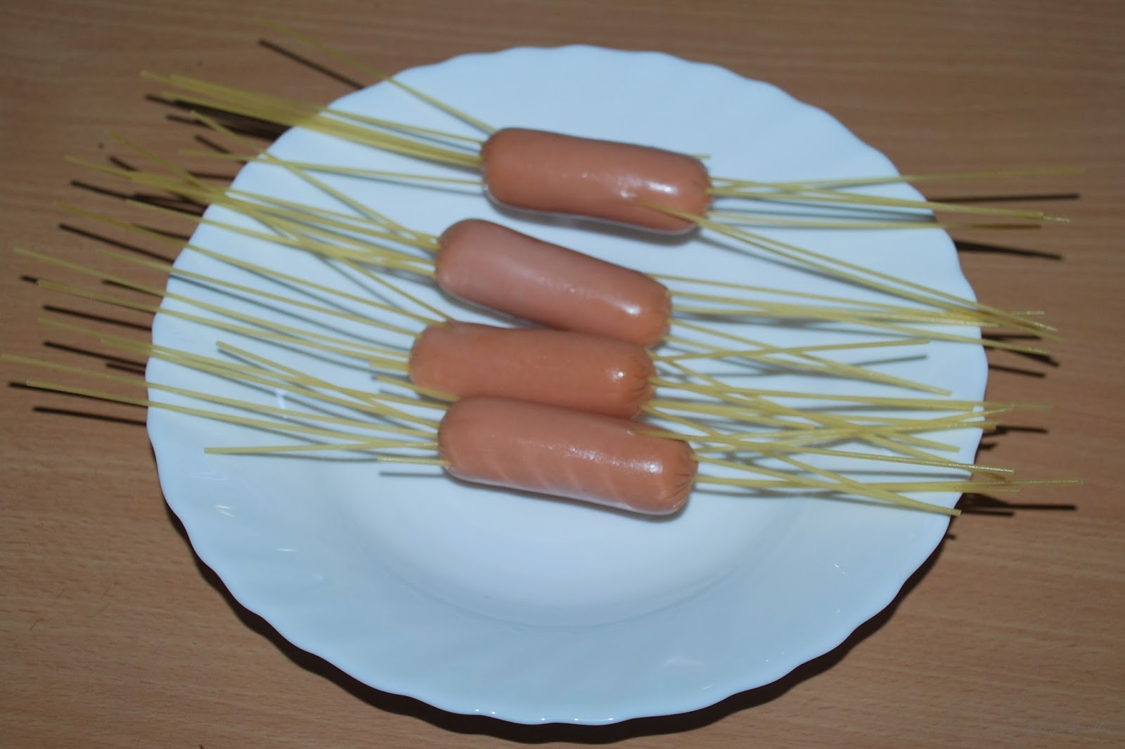 Сосиска с макаронами внутри