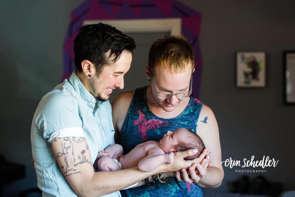 Мужчина рожденный 19. Тристан Риз трансгендер. Трансгендерные пары с детьми. Тристан Риз жена.