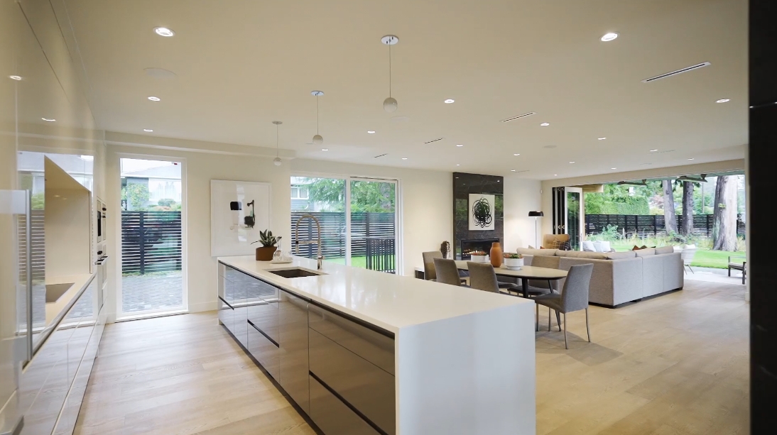 39 Interior Design Photos vs. 2710 Crescentview Dr, North Vancouver Luxury Home Tour