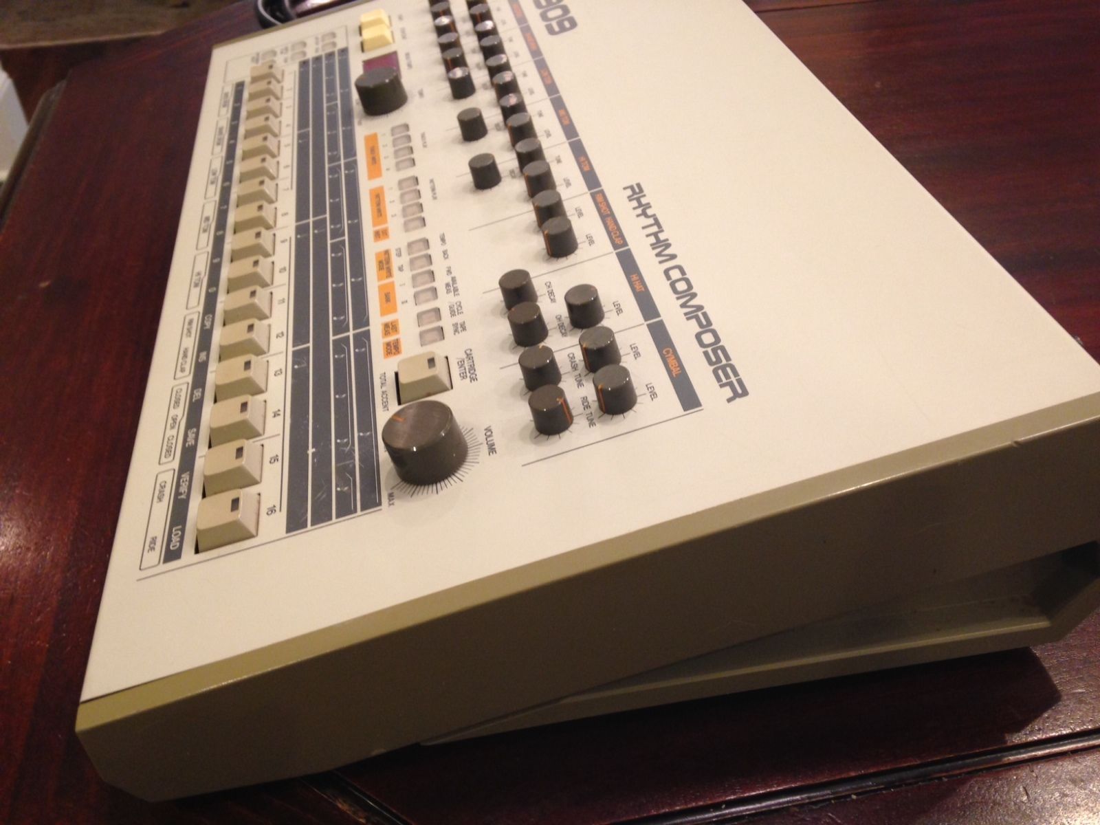 MATRIXSYNTH ROLAND TR909 ANALOG DRUM MACHINE